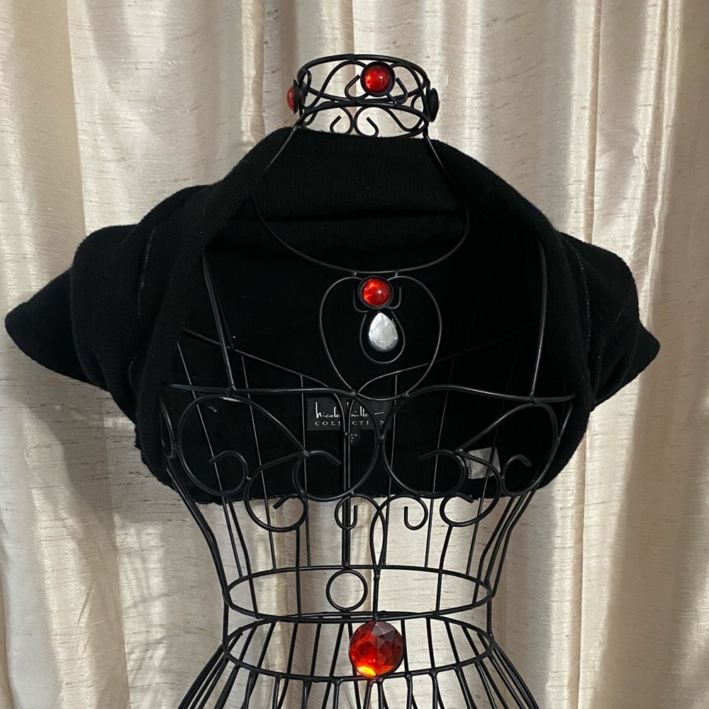 Black shoulder shrug with short sleeves